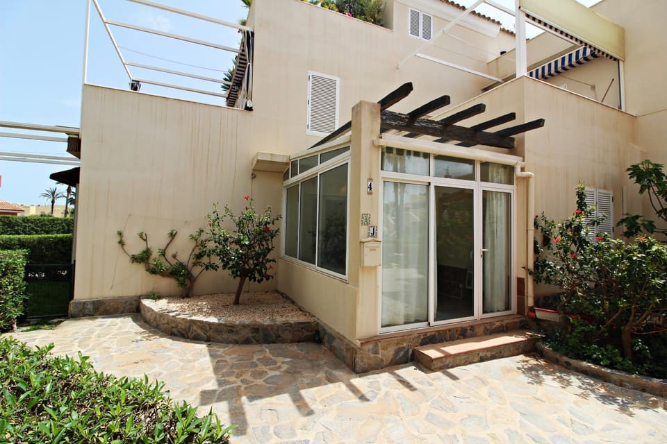 Property building, Facade/entrance, Off site
