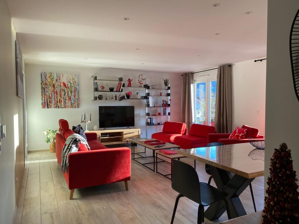 Communal lounge/ TV room, TV and multimedia, Living room, Lounge or bar, Seating area