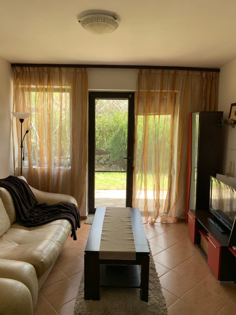 TV and multimedia, Living room, Garden view