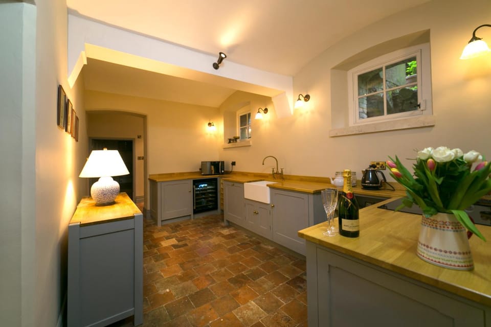 Kitchen or kitchenette, kitchen