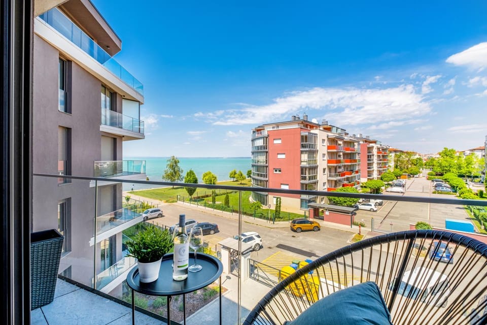 Day, Natural landscape, View (from property/room), Balcony/Terrace, Lake view