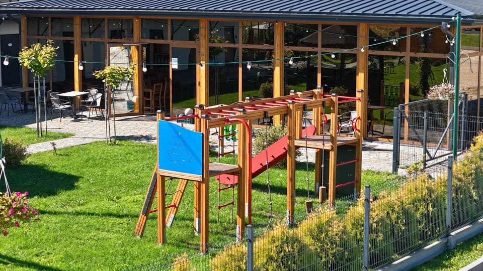 HAPPY81 noclegi - 3,5km Energylandia Bed and Breakfast in Lesser Poland Voivodeship