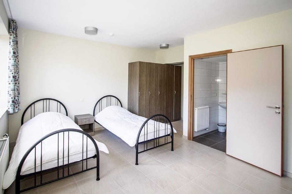 Bed, Bathroom, Photo of the whole room, Decorative detail, Bedroom