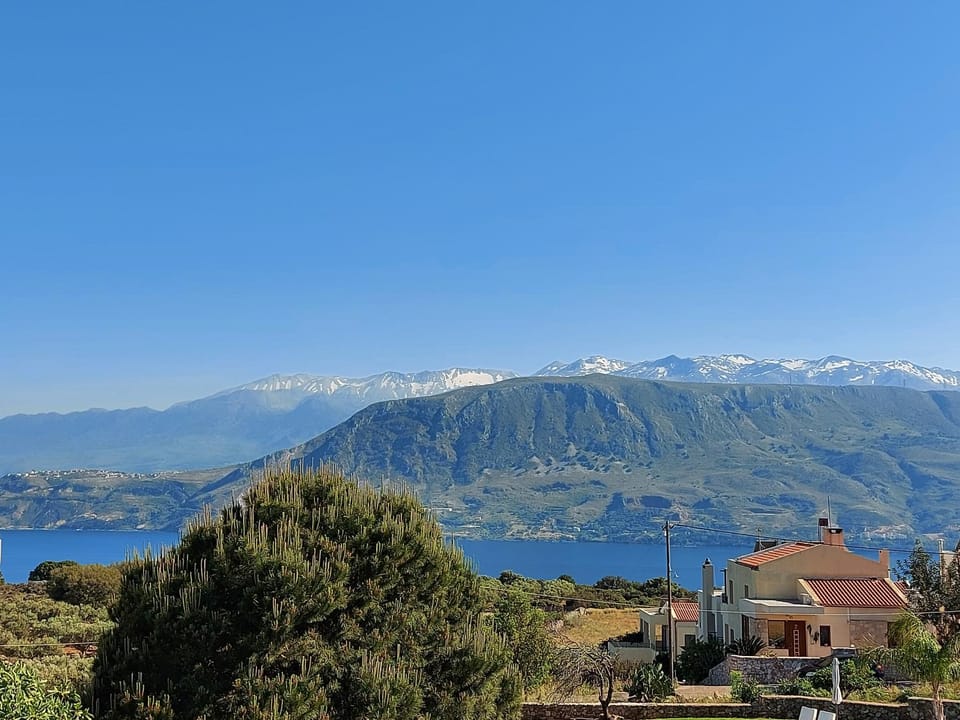 Mountain view, Sea view