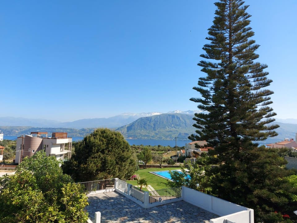 Mountain view, Sea view