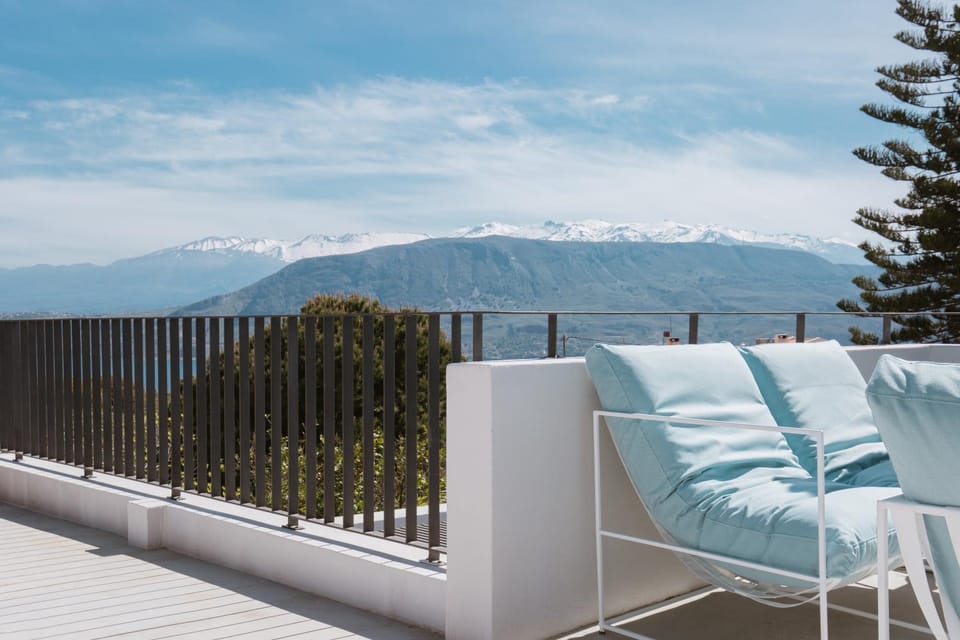 Balcony/Terrace, Mountain view