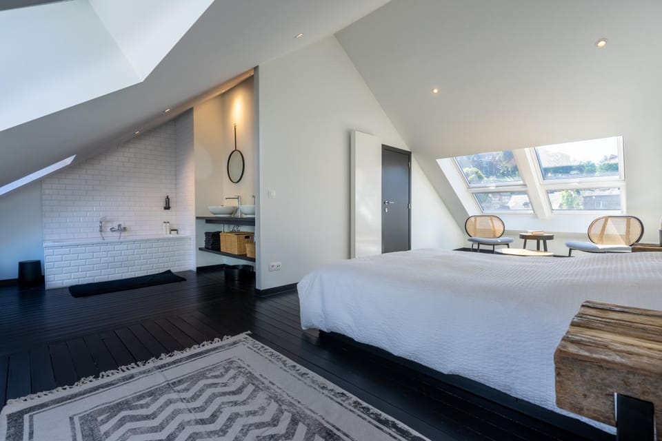 Bed, Photo of the whole room, Bedroom, Bath