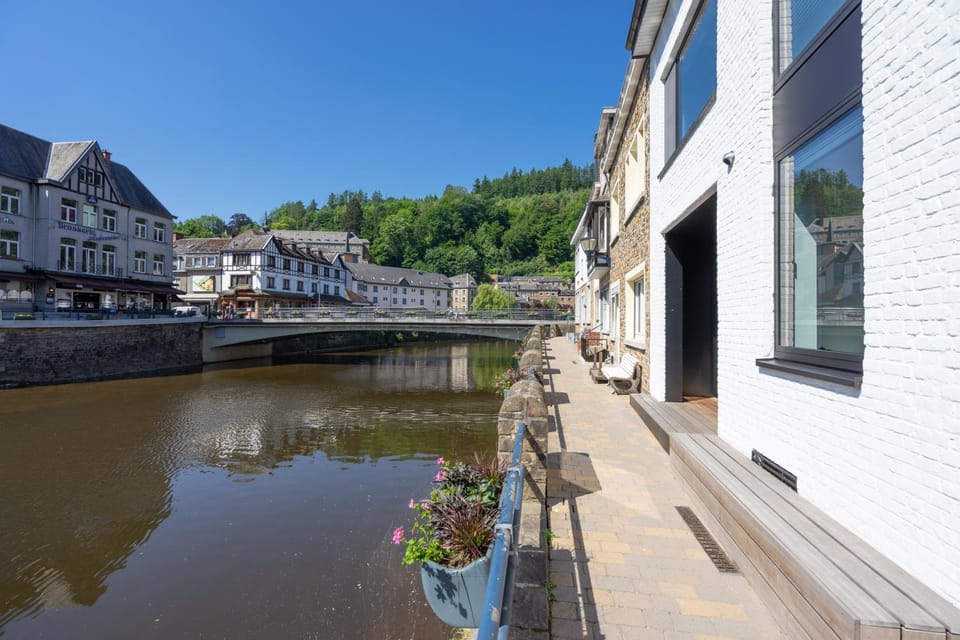 Property building, Facade/entrance, Natural landscape, City view, Mountain view, River view