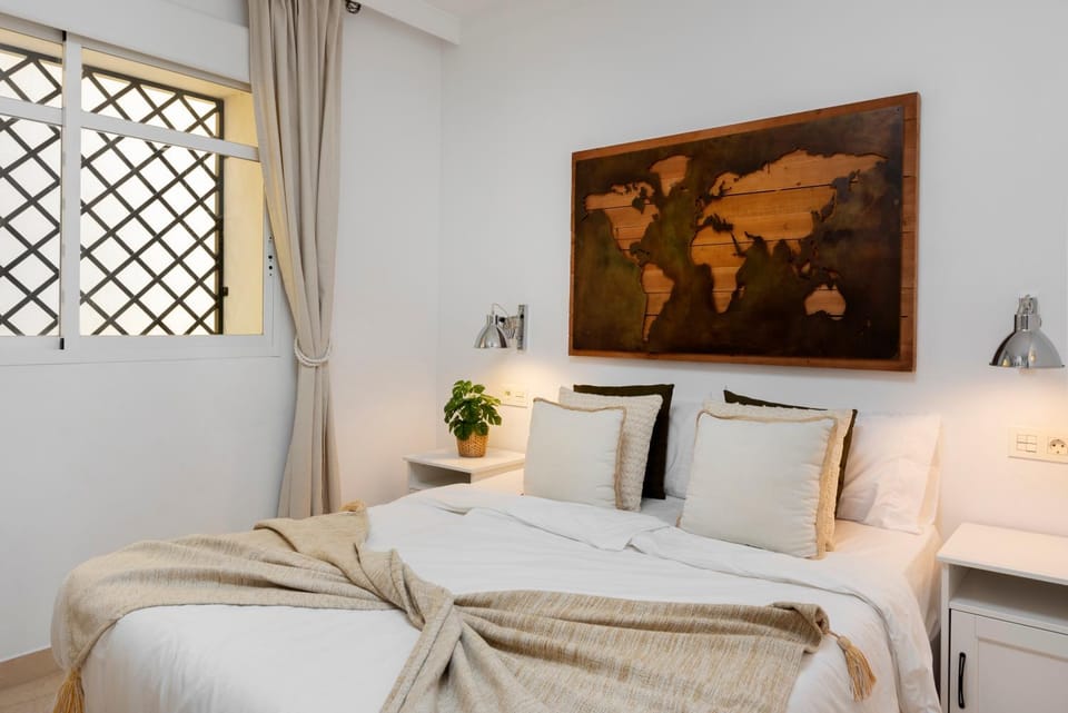 Bright 2 Bedroom apartment with parking space and swimming pools in Aloha Gardens Apartment in Marbella