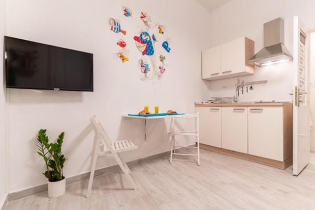 Fish4Wish Cozy Studio - Old Town Rovinj, Walk to Beach Apartment in Rovinj