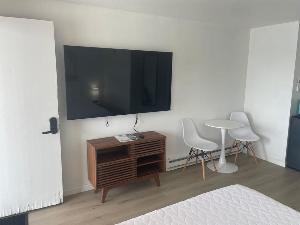 TV and multimedia, Seating area