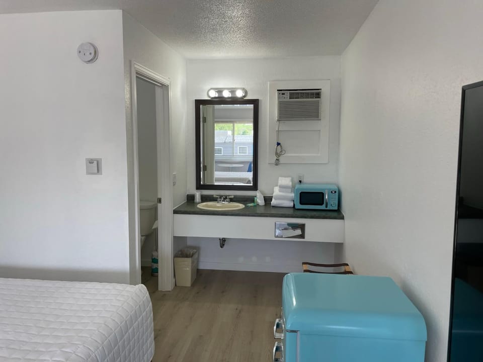 minibar, air conditioner