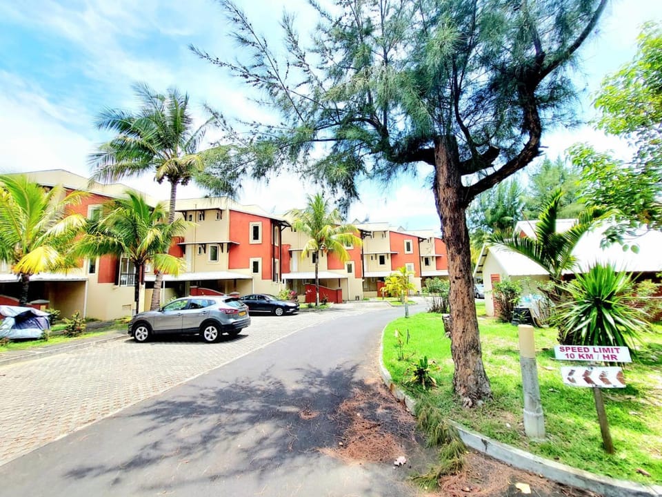 Property building, Neighbourhood, Parking