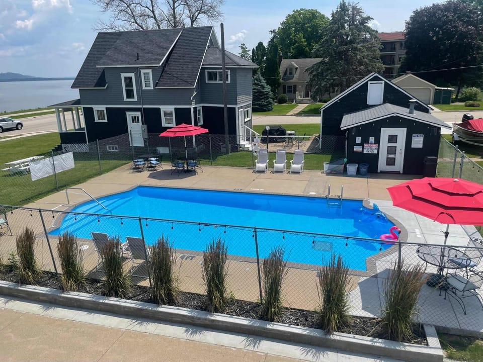 Poolside Double Rooms Inn in Lake Pepin