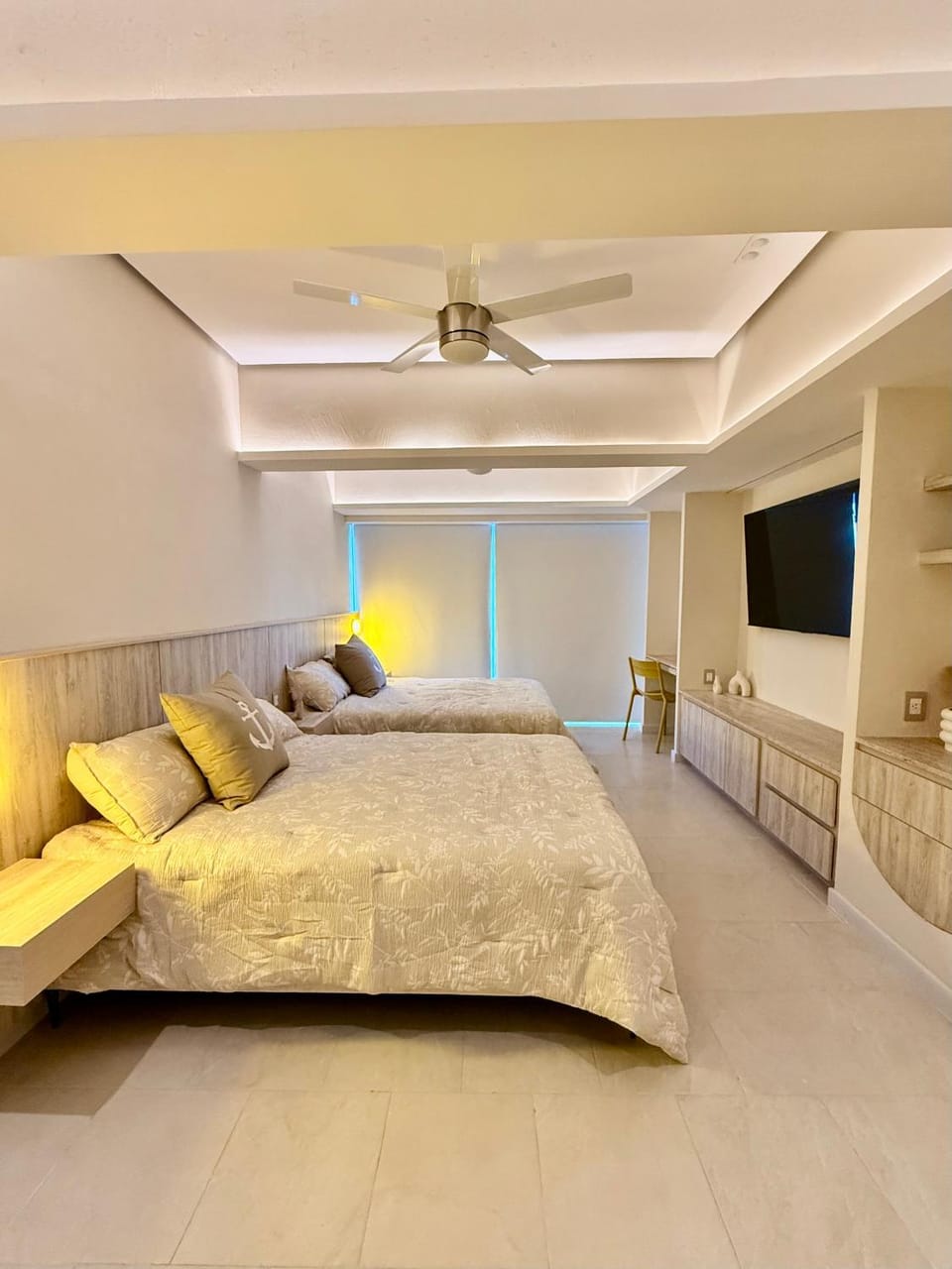 Bed, TV and multimedia, Photo of the whole room, Bedroom