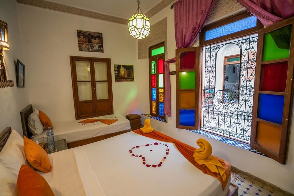 Shower, Toilet, Property building, Bed, Photo of the whole room, Bedroom, Breakfast, Buffet breakfast, heating, towels, VIP, air conditioner