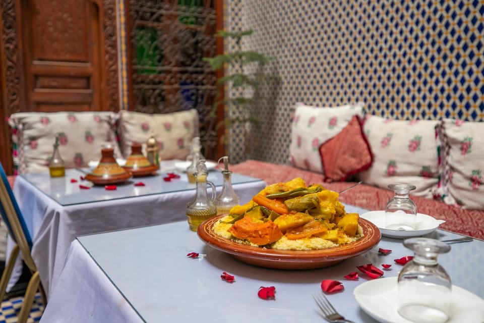 Property building, Restaurant/places to eat, Food and drinks, Dining area, Diving, Food, Breakfast, Continental breakfast, Lunch, Dinner, Drinks, Sunrise, Sunset