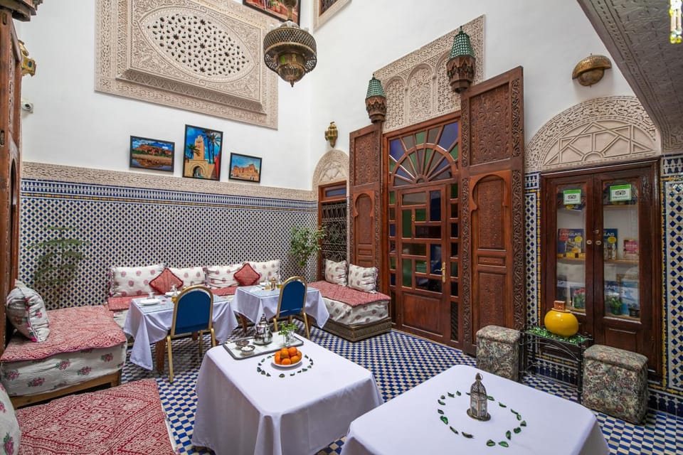 Property building, Restaurant/places to eat, Living room, Seating area, Dining area, Diving, Lunch, Dinner, VIP