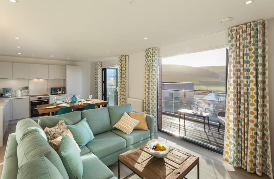 Kitchen or kitchenette, Living room, Seating area, Dining area