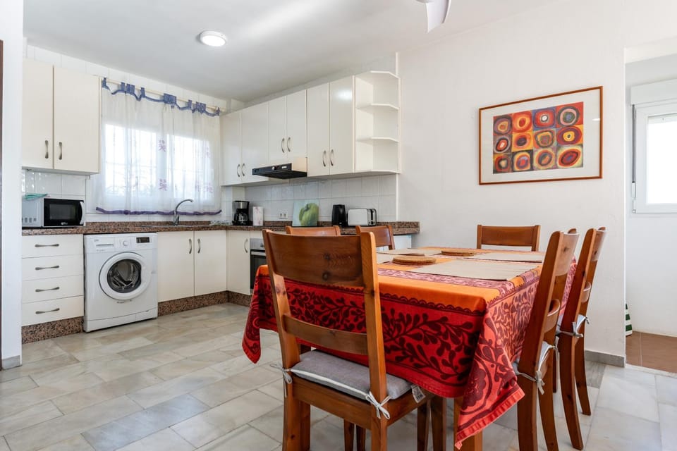 Property building, Kitchen or kitchenette, Living room