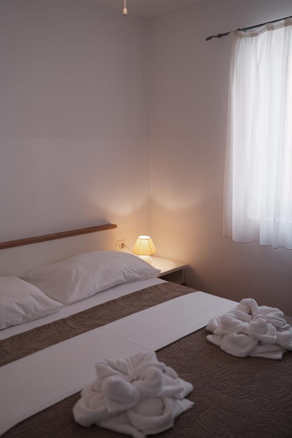 Bed, towels