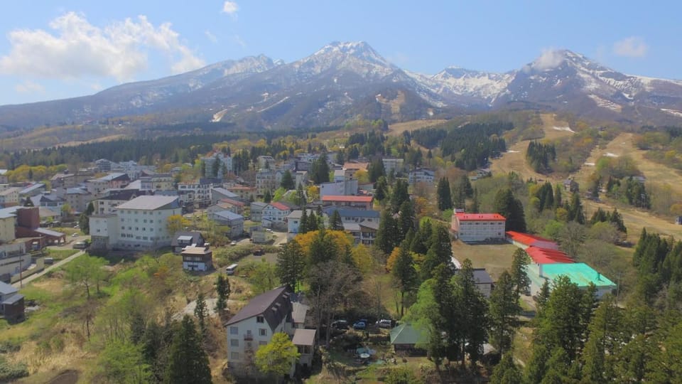 Property building, Spring, Off site, Day, BBQ facilities, Garden, Golfcourse, Library, Skiing, Skiing, Balcony/Terrace, Hiking, Cycling, On site, Sports