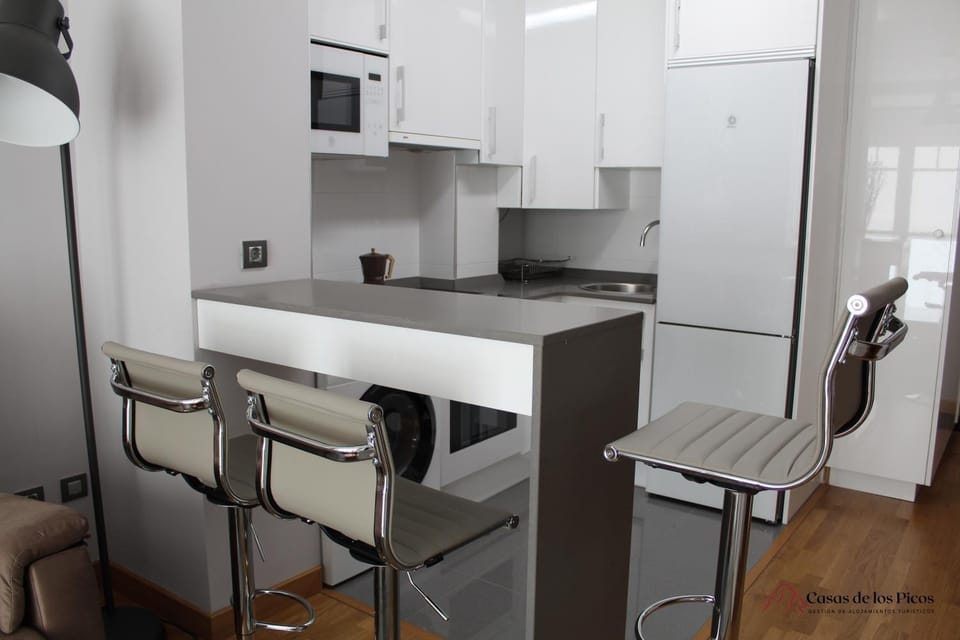Kitchen or kitchenette, Dining area, Communal kitchen
