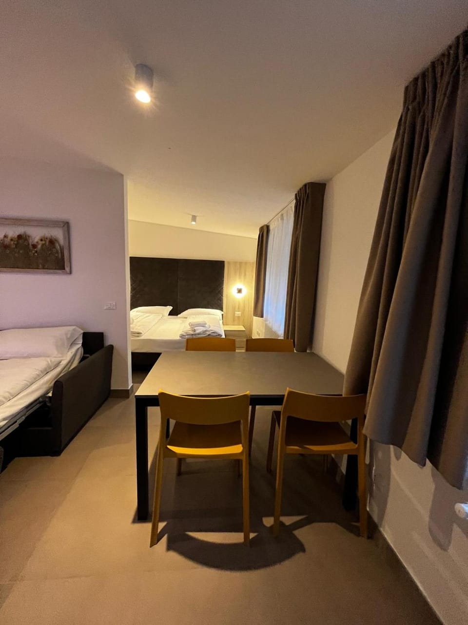 Bed, Living room, Photo of the whole room, Seating area, Dining area, Bedroom, hair dresser