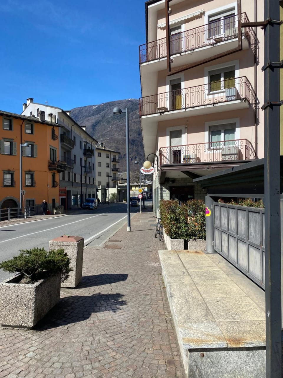 Mountain view, Street view, Location