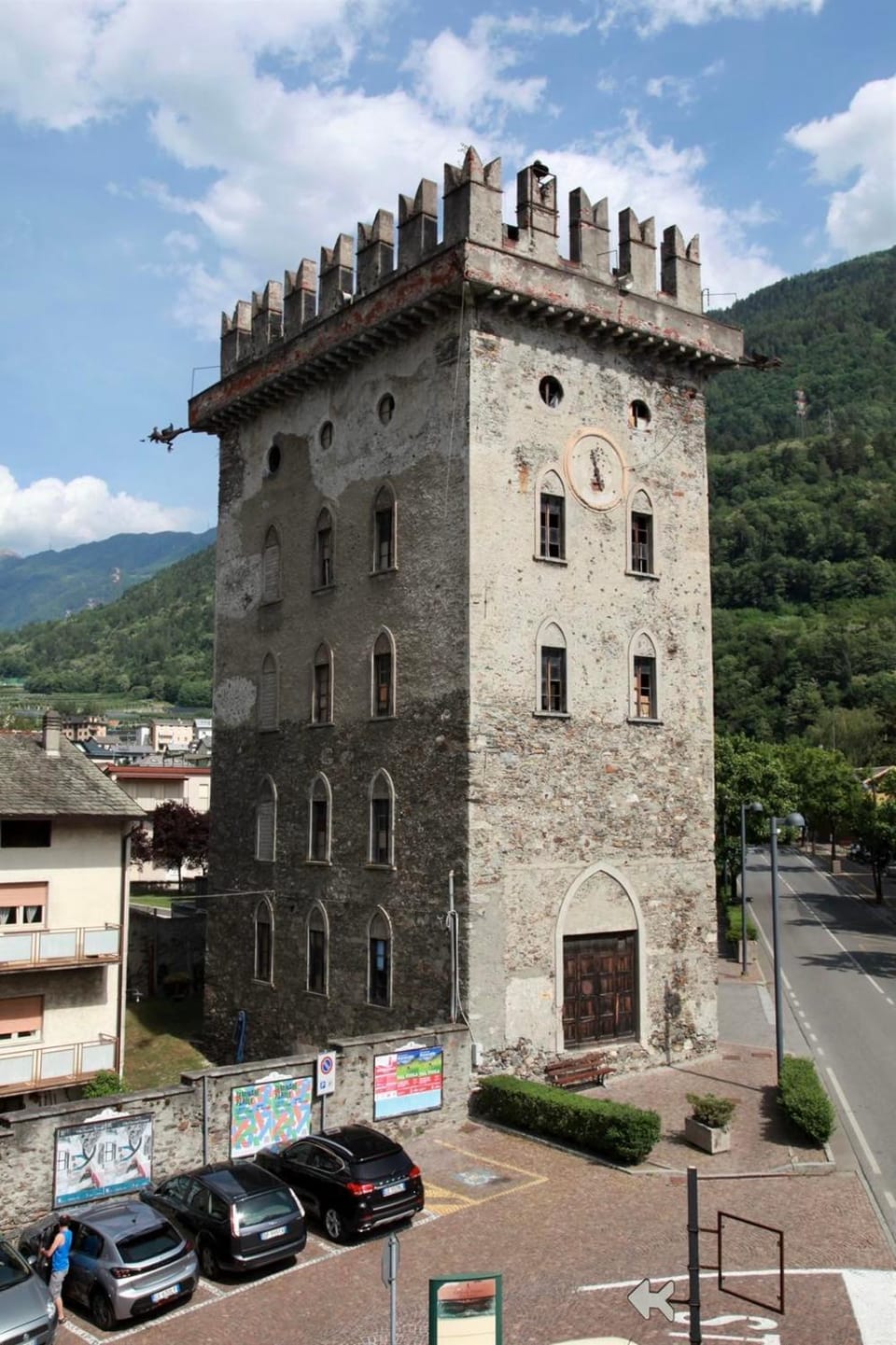 Neighbourhood, Landmark view, Parking