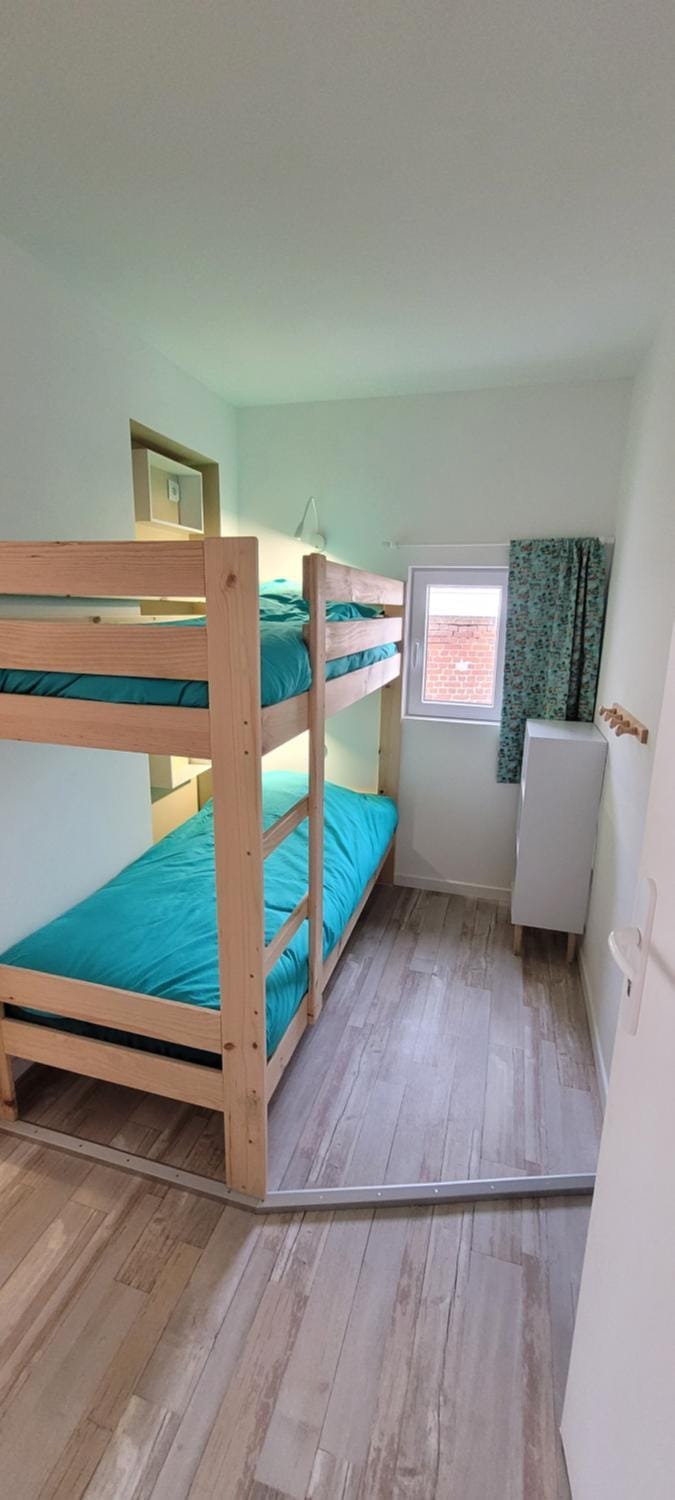 Bedroom, bunk bed