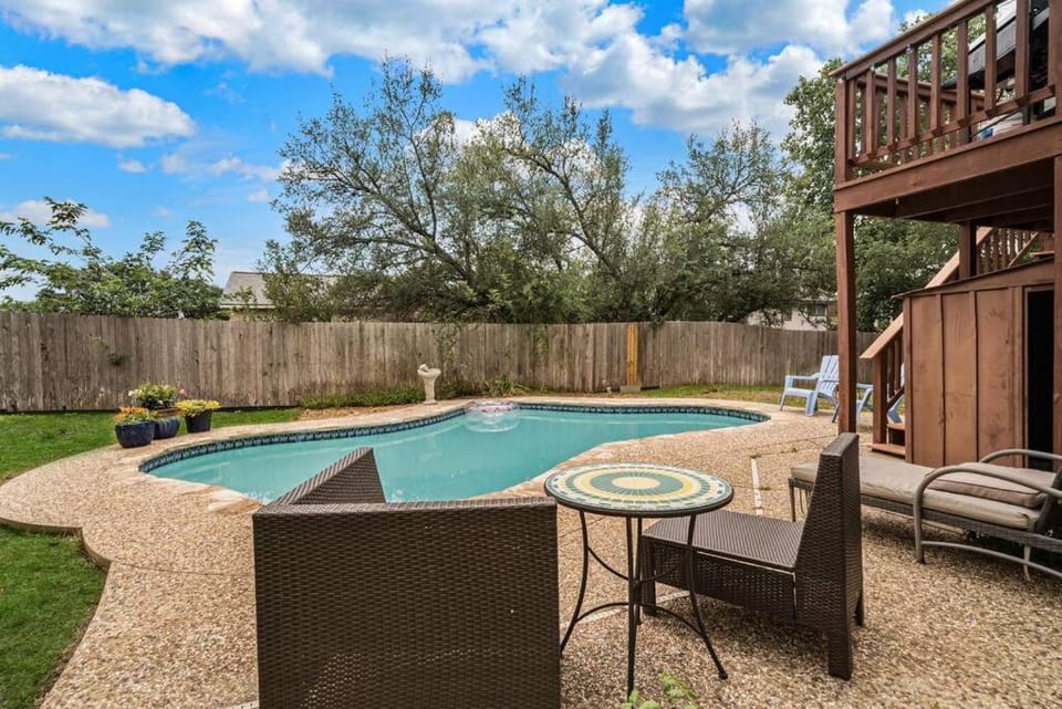 Stone Oak Oasis with Private Pool and Grill! House in San Antonio