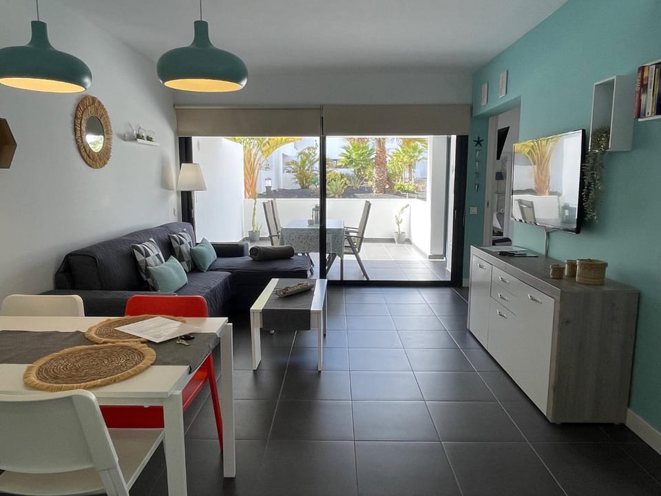 TV and multimedia, Living room, Seating area, Dining area