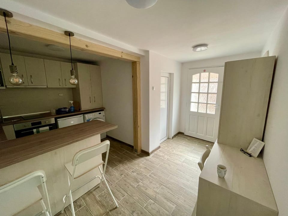 Kitchen or kitchenette, Photo of the whole room, Seating area
