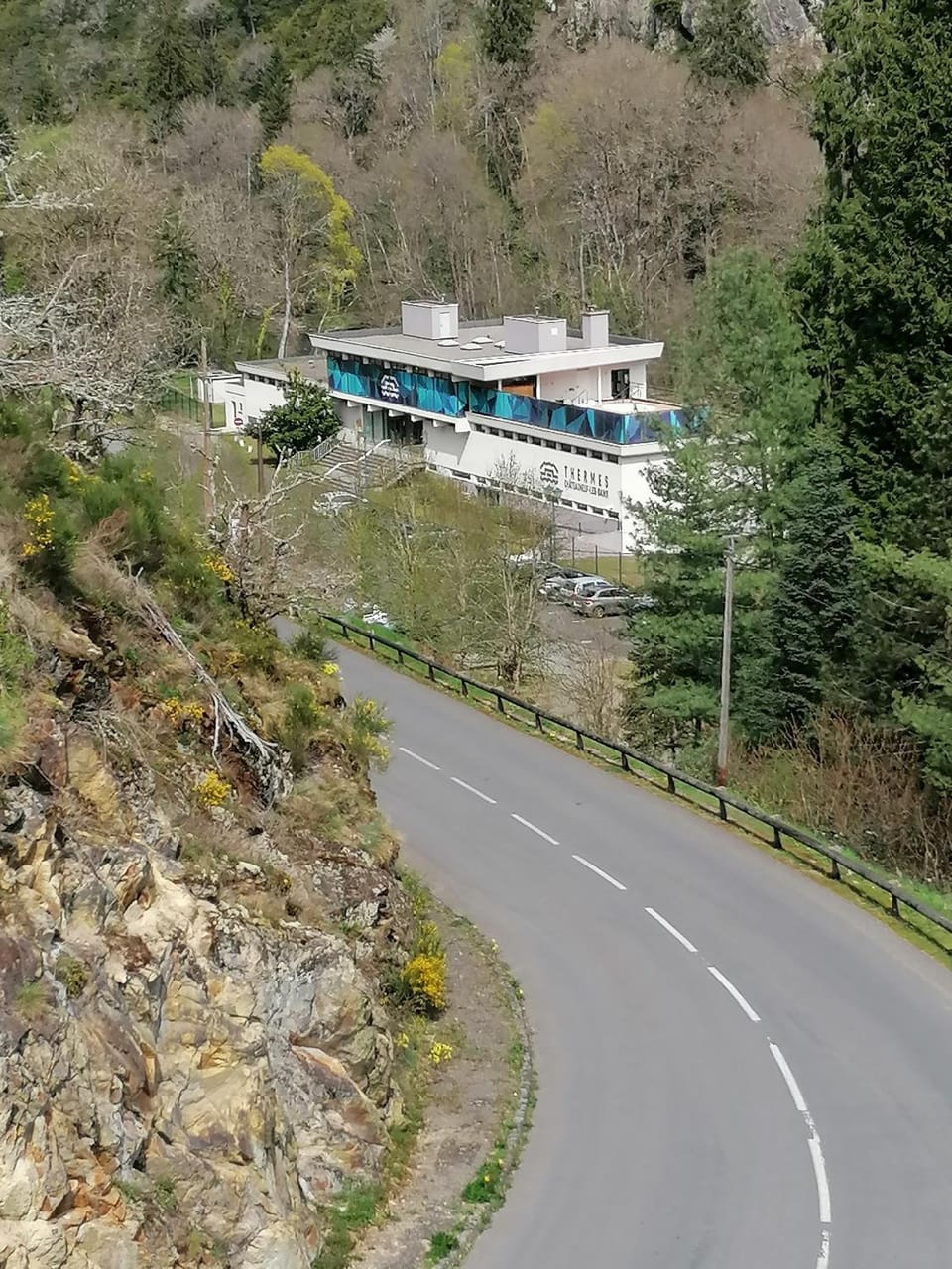 La CABANE AUX ECREVISSES - LES PIEDS DANS L'EAU House in Auvergne-Rhône-Alpes