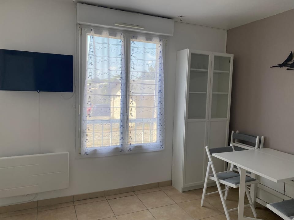 TV and multimedia, Dining area