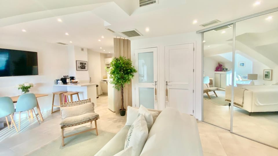 LOFT CROISETTE VUE Mer Apartment in Cannes