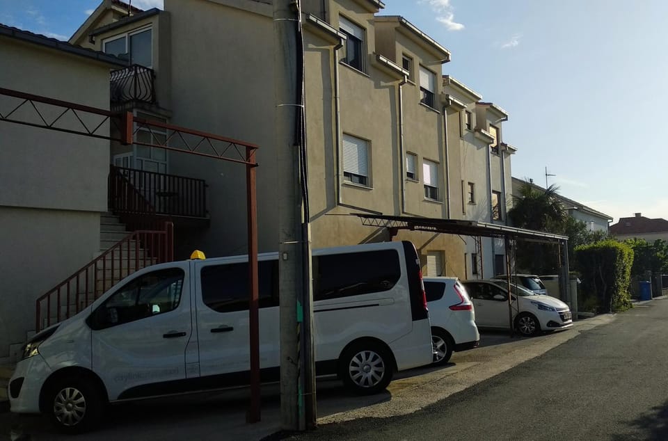 Property building, Facade/entrance, Parking