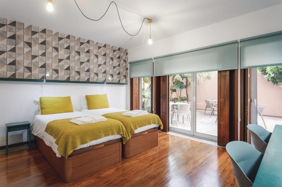 BeSmart Suites with Private WC by Home Sweet Home Aveiro Bed and Breakfast in Aveiro