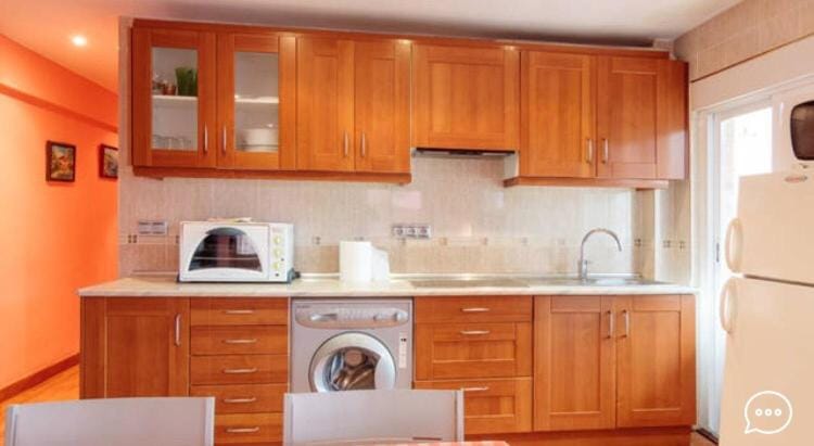 Kitchen or kitchenette, minibar, oven, stove, toaster, washing machine