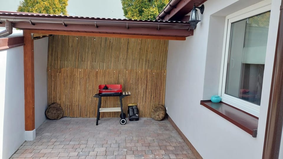 Patio, Day, BBQ facilities