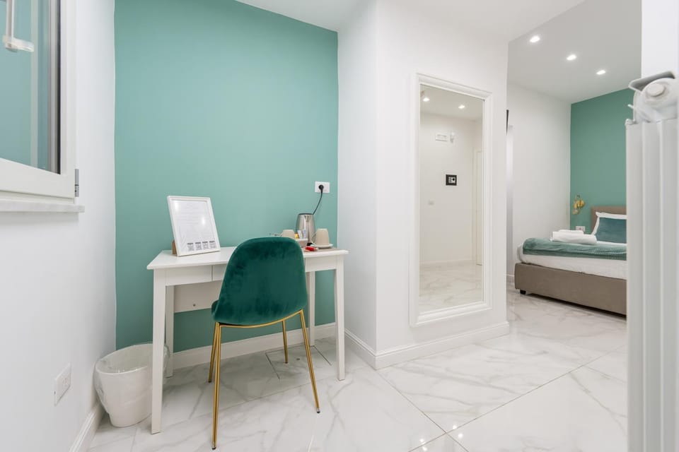 Bed, Coffee/tea facilities, Photo of the whole room, Bedroom, safe