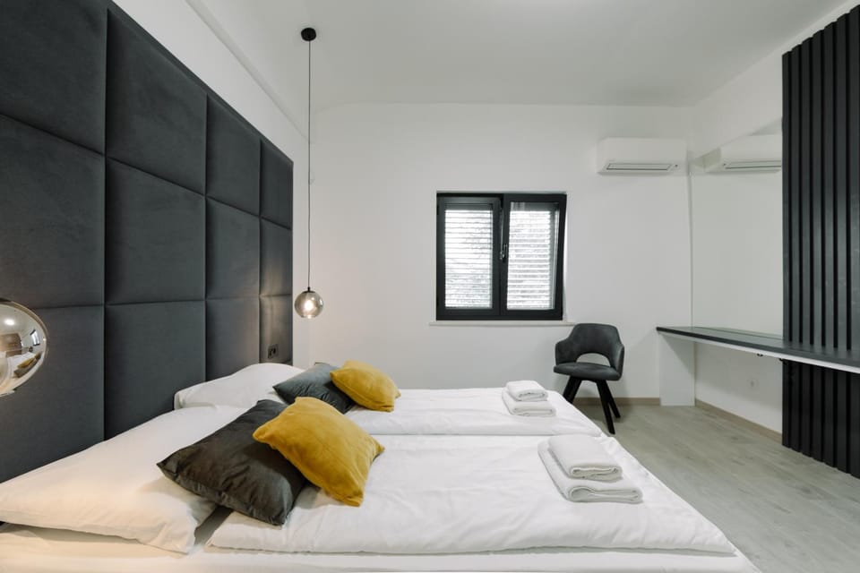 Bed, Photo of the whole room