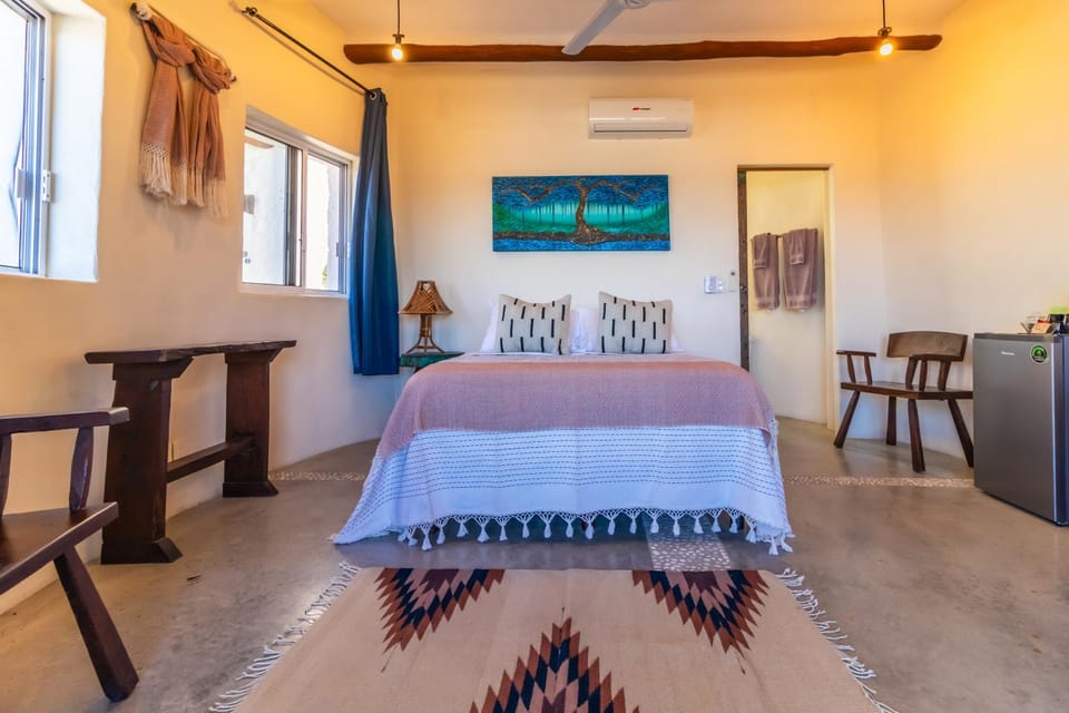Bed, Photo of the whole room, Seating area, Bedroom, air conditioner