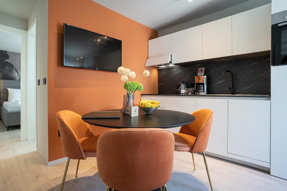 TV and multimedia, Kitchen or kitchenette, Dining area