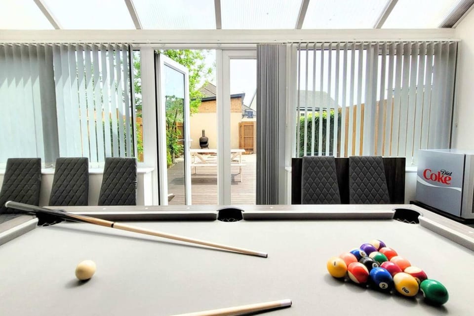 Billiard, Game Room