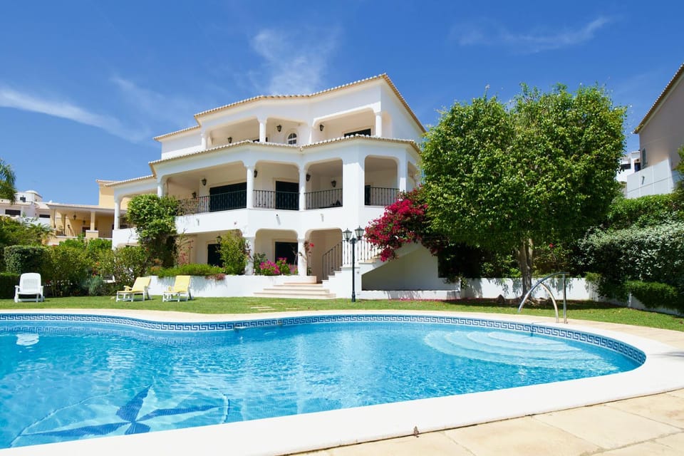 Property building, Spring, Day, Garden, Garden view, Pool view, Swimming pool, sunbed