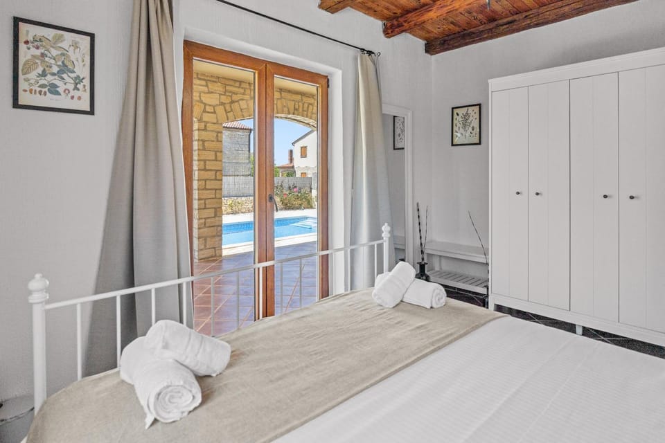 Bed, Bedroom, Pool view, Swimming pool, Swimming pool, wardrobe