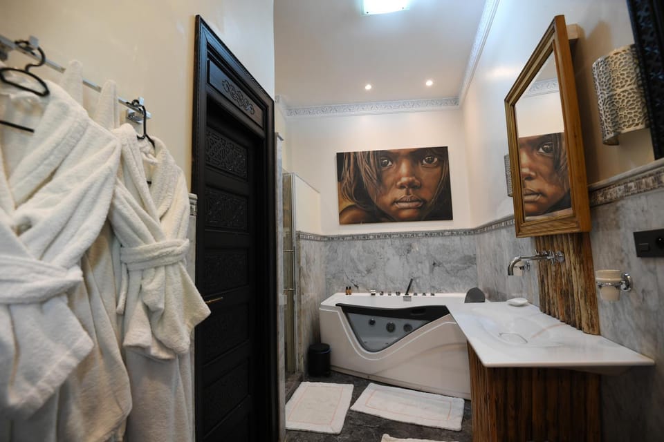 Shower, Hot Tub, Bathroom, towels