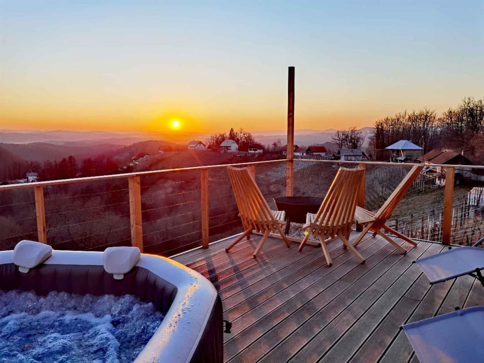 Winter, Hot Tub, Balcony/Terrace